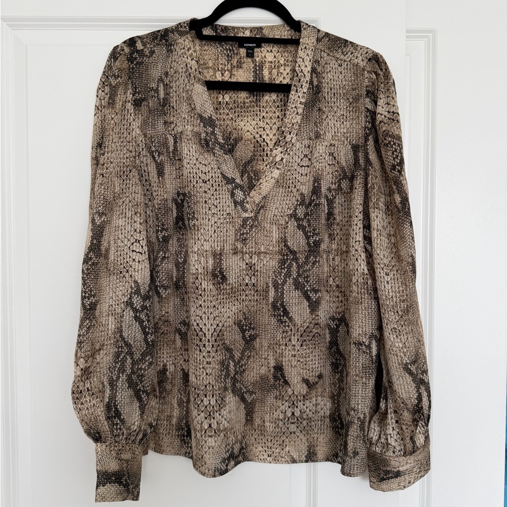 Express | Women’s Long Sleeve Snakeskin Print V-Neck Blouse